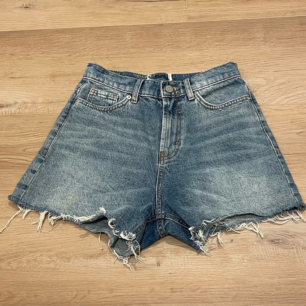 BDG Urban Outfitters High Rise Mom Shorts A Line Denim Cutoff Raw Hem Size 26
